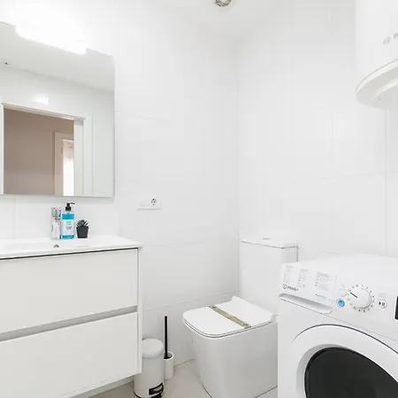 Luminoso Y Moderno En By * فيجو