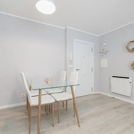 Luminoso Y Moderno En By شقة