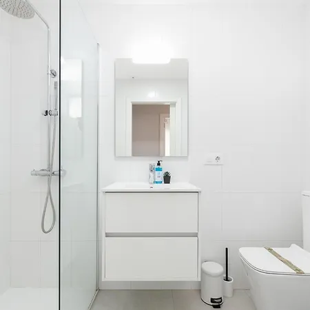 Luminoso Y Moderno En By *