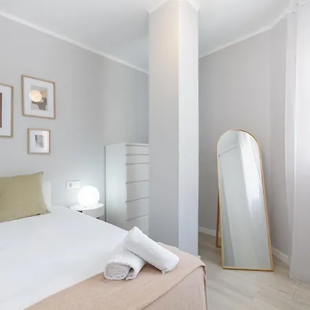 Luminoso Y Moderno En By شقة