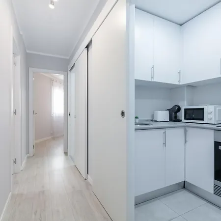 Luminoso Y Moderno En By * فيجو